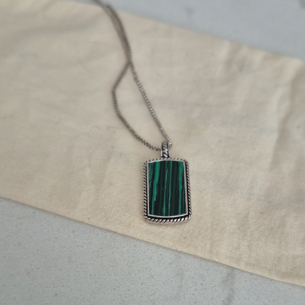Elegant Silver and Melachite Pendant Necklace